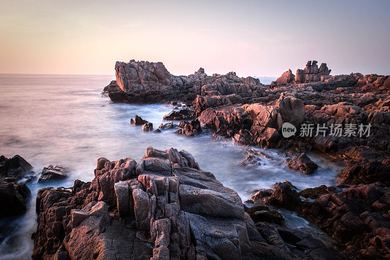 海峡群岛根西岛格兰德罗克斯的日落