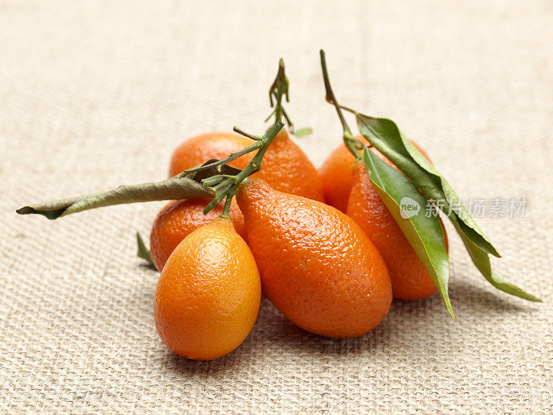 桌上橘子水果特写镜头