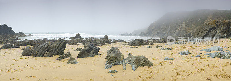 暴风雨的海岸