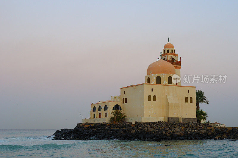 沙特阿拉伯红海边的清真寺