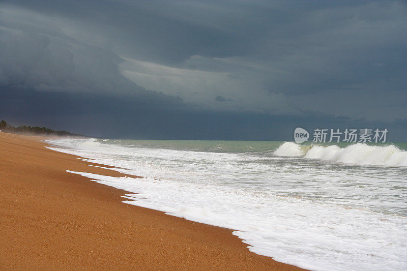 热带风暴前的海洋