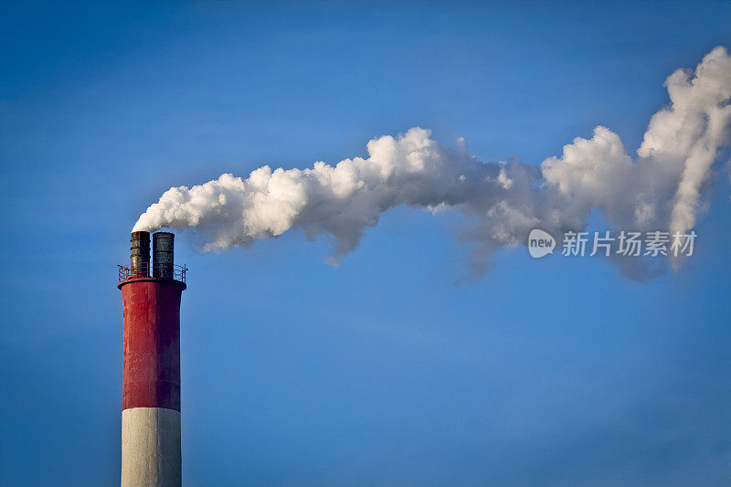重工业向空气中排放烟雾