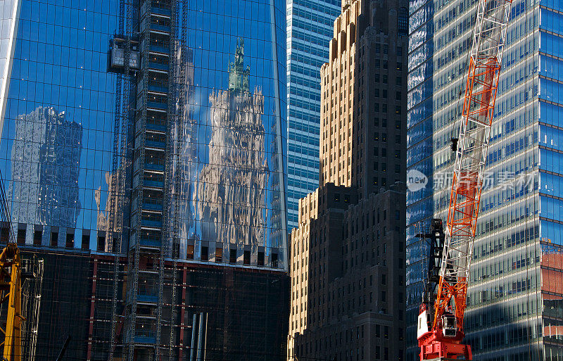 纽约世贸中心一号大楼玻璃幕墙上的倒影