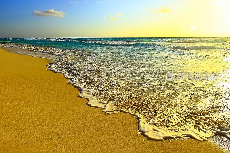 海滩海浪，里维埃拉日落景观-坎昆，加勒比热带天堂