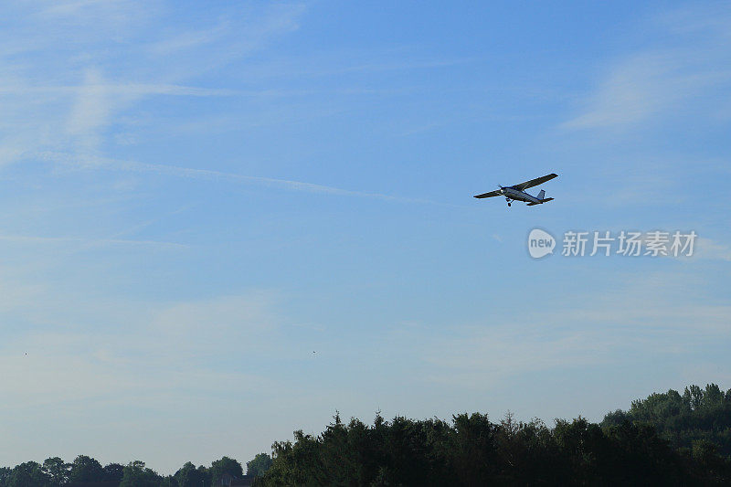 小型飞机低空飞行