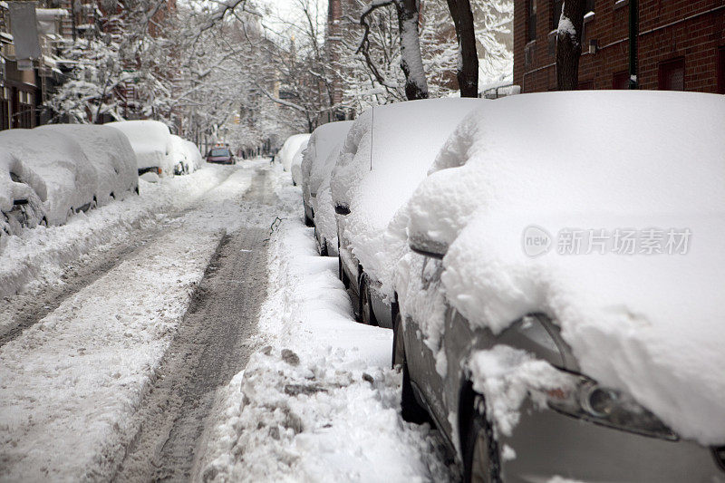 城市下雪的场景