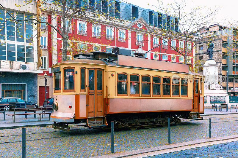 葡萄牙波尔图老城的老式有轨电车