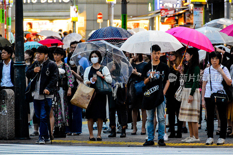 雨中的东京涉谷大桥