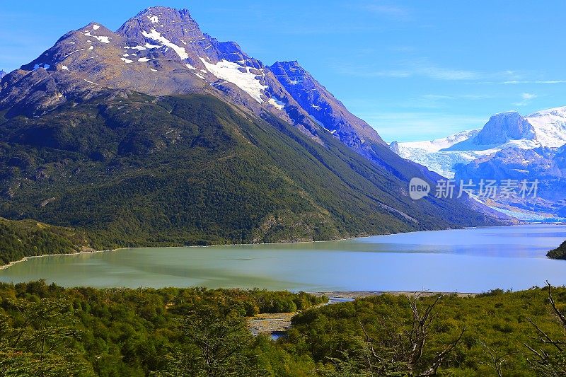 迪克森湖，荒野林地，河流-托雷斯德尔潘恩，巴塔哥尼亚