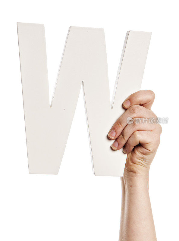 女性手举3d大写字母W