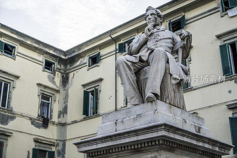 意大利利沃诺市中心的雕像