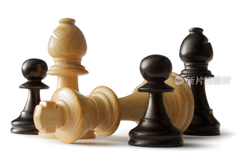 国际象棋:国王，骑士和兵孤立在白色背景下