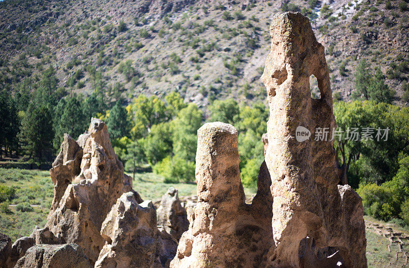 Bandelier国家纪念碑，NM:岩石烟囱形状