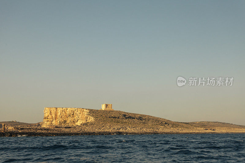 马耳他科米诺岛，圣玛丽嘉塔的落基海岸线