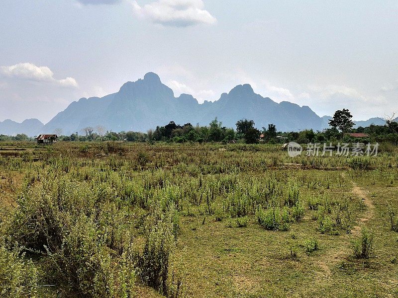 老挝万荣的喀斯特山脉