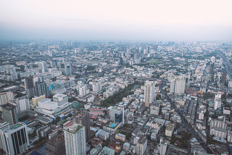 泰国曼谷中心商务区首府，傍晚空中俯瞰(泰国曼谷)