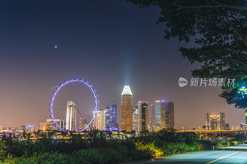 新加坡著名的滨海湾风景是新加坡滨海湾地区的一个热门旅游景点。