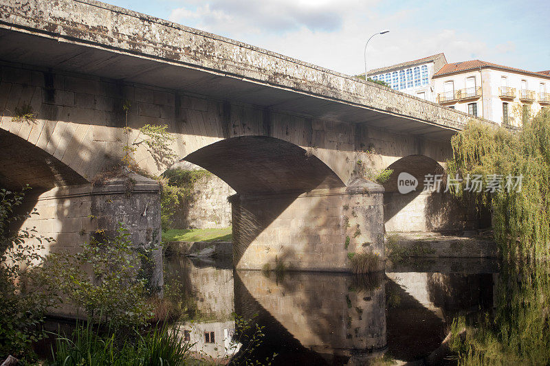 西班牙加利西亚，欧伦塞省，阿拉里兹古石桥。