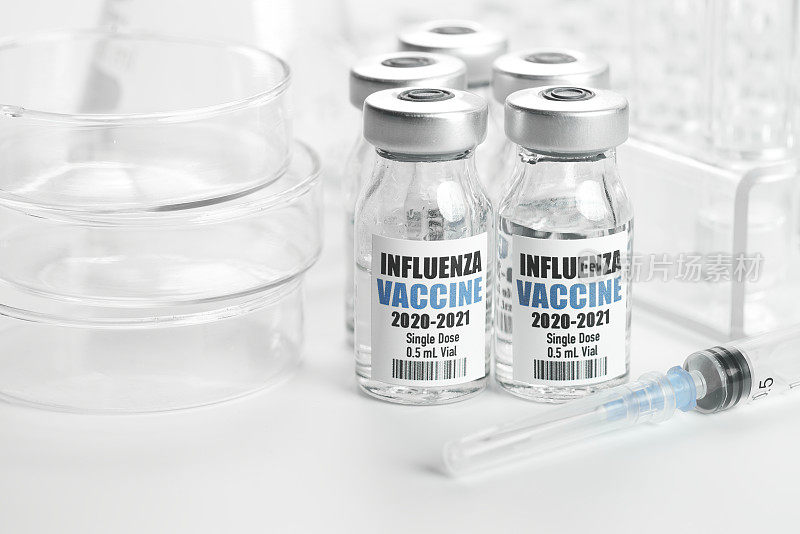 流感疫苗瓶，白色背景注射器