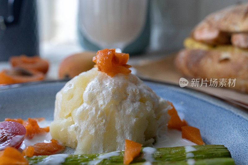 开胃菜:炒芦笋和土豆泥