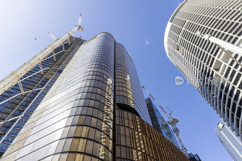 摩天大楼的建设，天空背景与复制空间