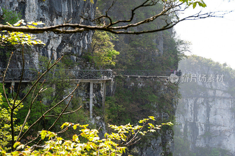 张家界国家公园天门山(天堂之门)的空中步道，中国湖南张家界天门山步道