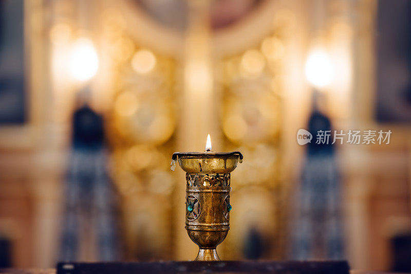 东正教教堂的圣像灯