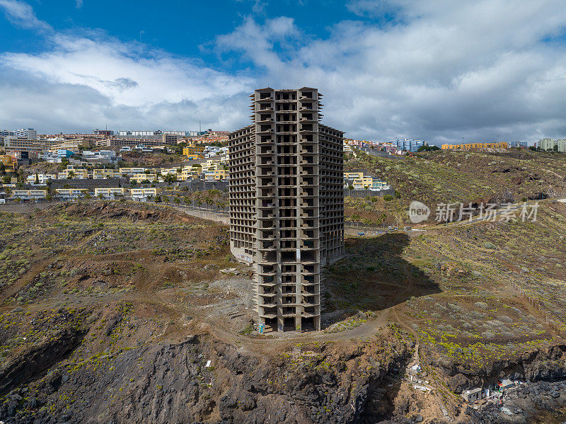 俯瞰废弃的酒店Añaza，圣克鲁斯德特内里费岛，西班牙