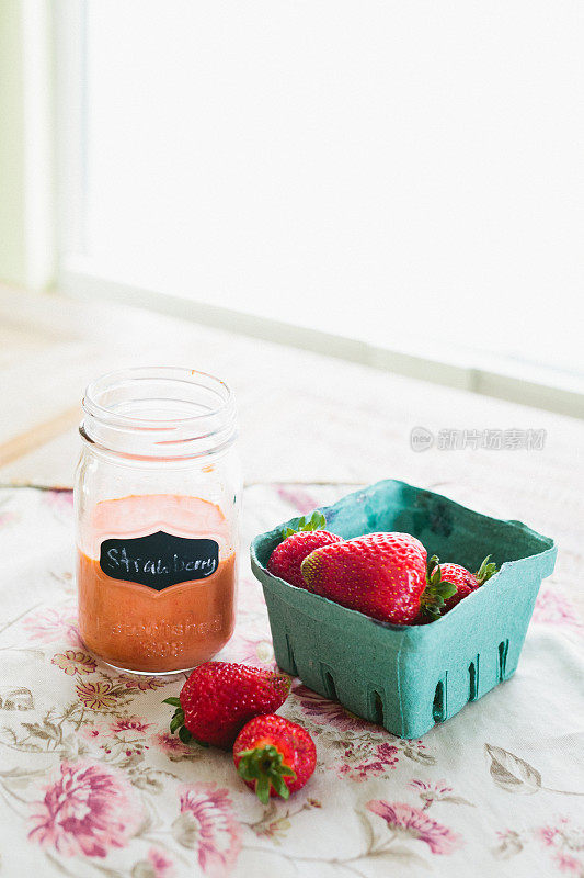草莓醋汁和草莓