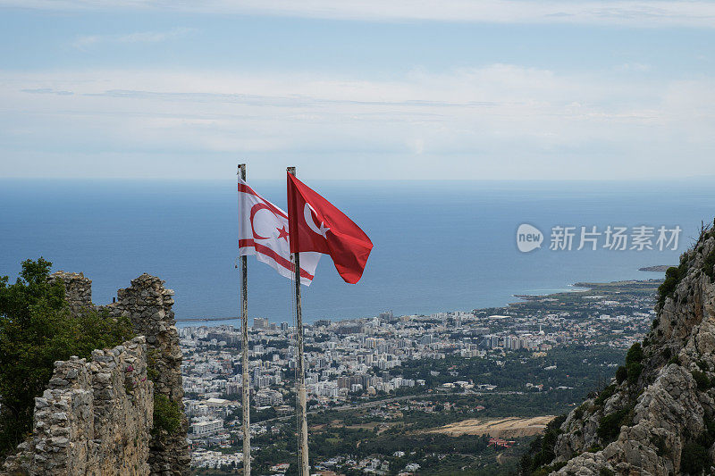 北塞浦路斯土耳其共和国国旗与土耳其国旗