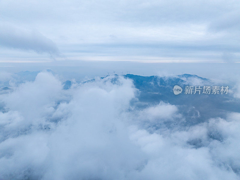 山区风电场云和雾的航空摄影