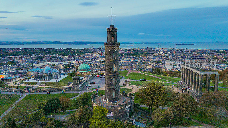 卡尔顿山鸟瞰图，爱丁堡日落鸟瞰图，苏格兰哥特式复兴建筑，从卡尔顿山俯瞰爱丁堡市中心
