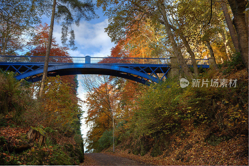 敦提巴尔盖公园的铸铁拱桥