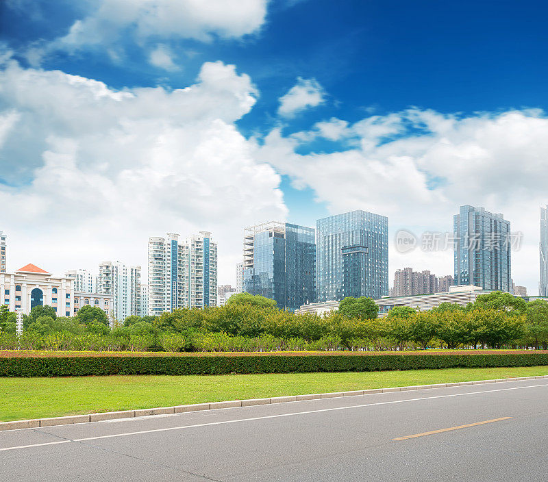 中国上海陆家嘴的世纪大道街景。