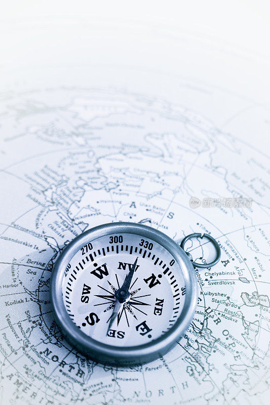 指南针和地图