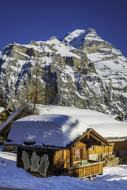 冰雪皑皑的瑞士，田园般的冬日仙境