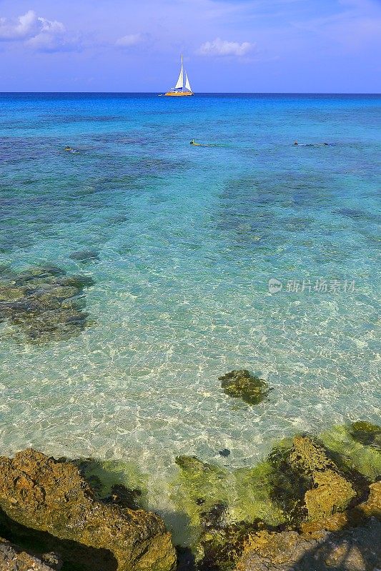 热带天堂:绿松石加勒比海滩，游艇，潜水器，阿鲁巴岛，安的列斯群岛