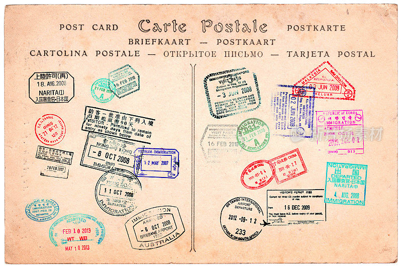 收集护照邮票在一个古老的明信片背景
