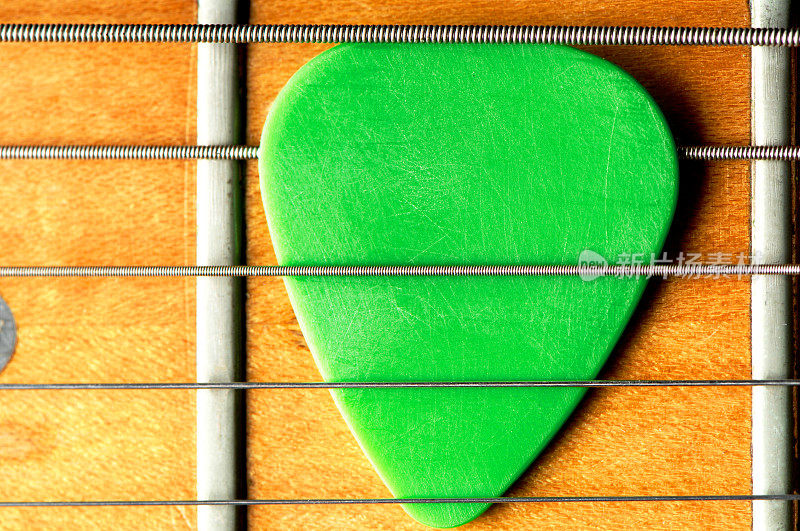 绿色的吉他拨片