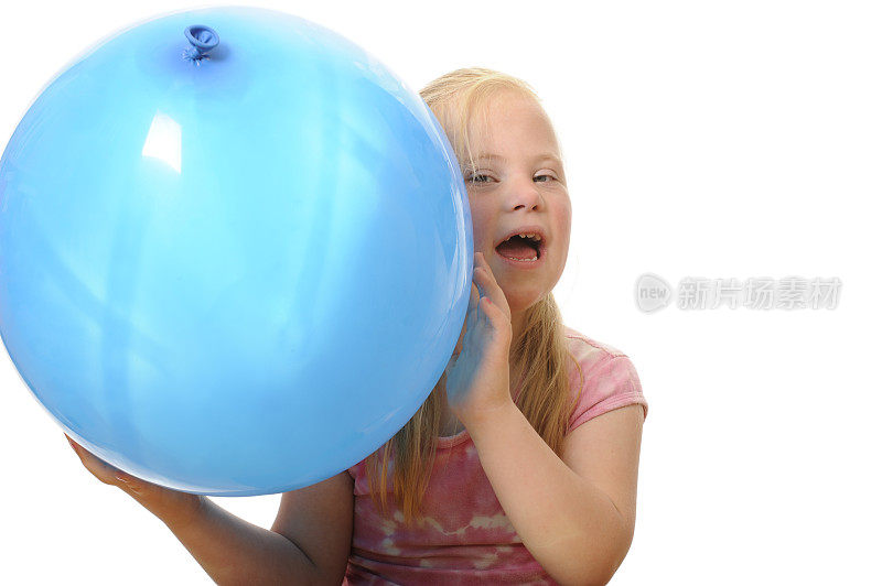 患有唐氏综合症的女孩，还有个蓝色的大气球