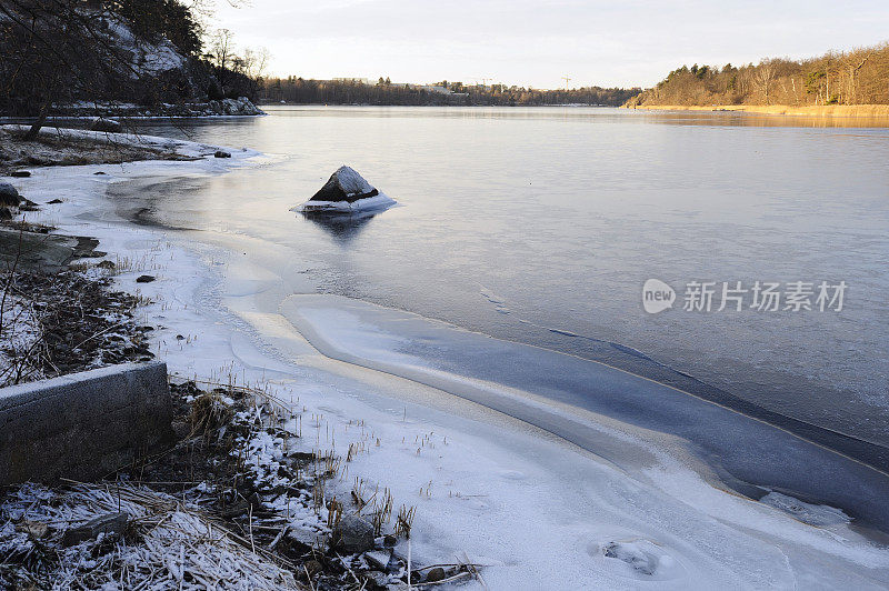 结冰的湖Brunnsviken