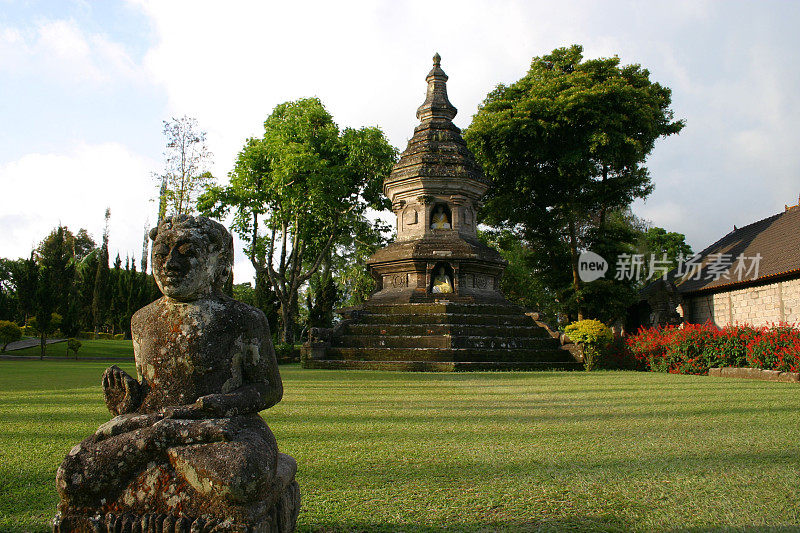 巴厘岛的寺庙和雕像