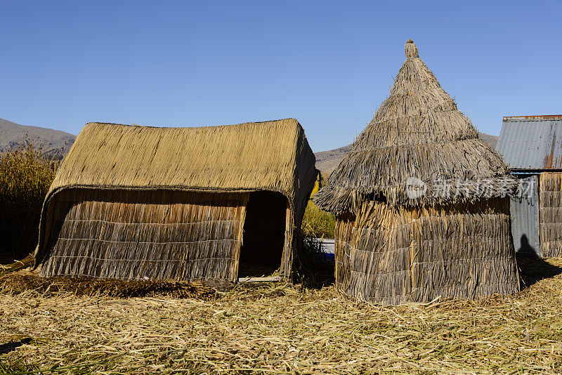 秘鲁乌鲁斯浮岛的传统芦苇家园