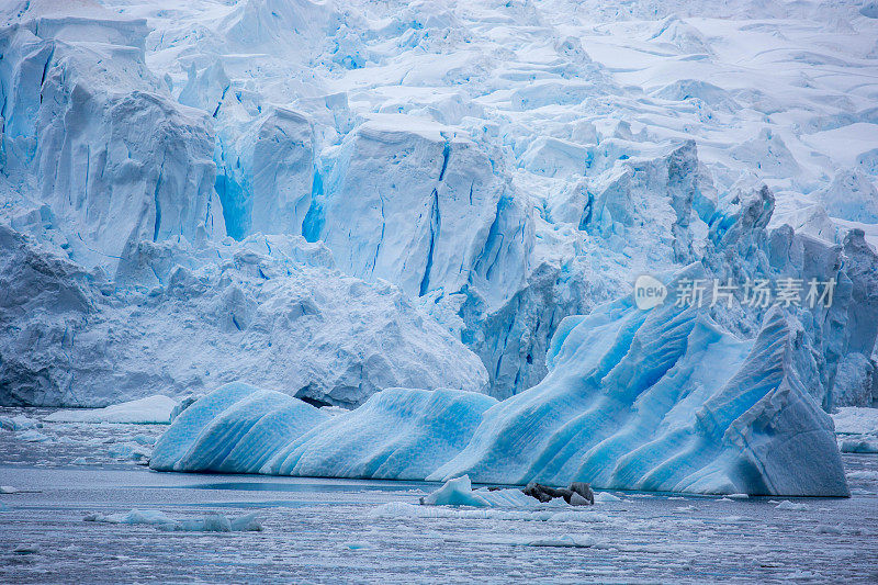 南极洲:天堂港的冰山