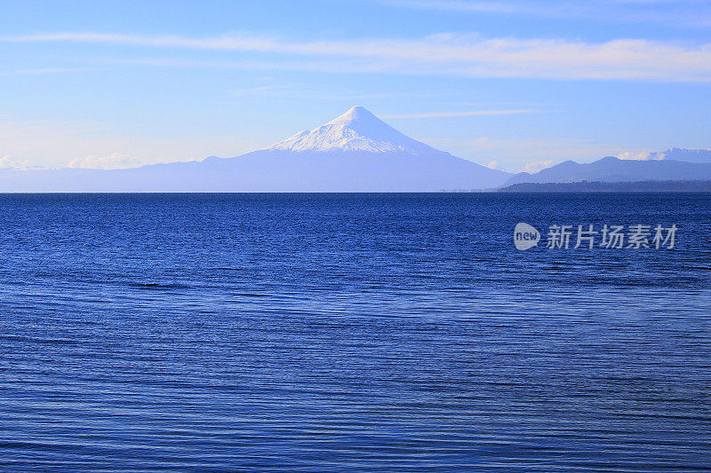 波多黎各瓦拉斯湖和奥索尔诺火山景观日出，南智利，南美