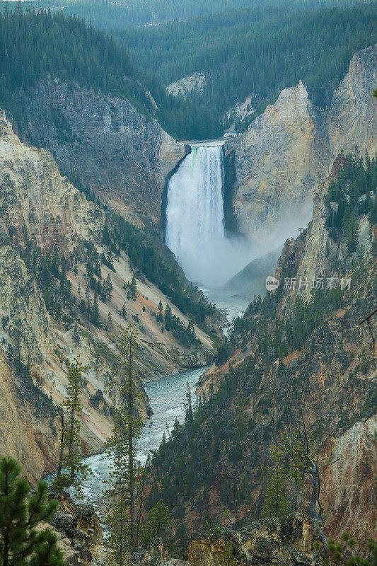 低瀑布，黄石国家公园大峡谷瀑布