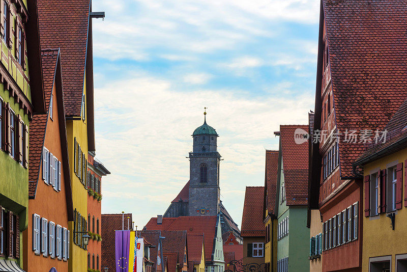 丁克尔斯布尔是位于德国巴伐利亚州弗兰科尼亚中部的历史小镇