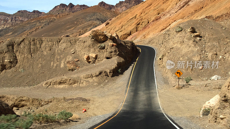 沙漠景观中的道路