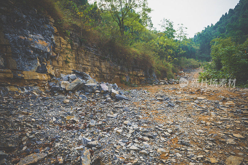 建筑山路