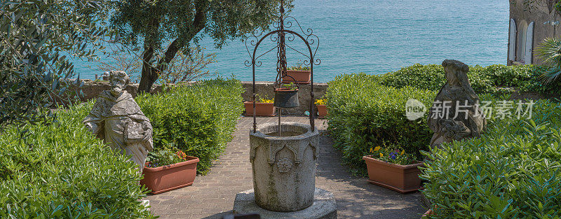 意大利加尔达湖上美丽的花园